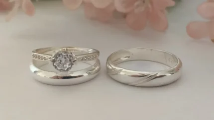 Dúo de anillos de compromiso con circonia en plata italiana 925 – Estilo elegante