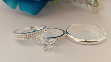Dúo de anillos de matrimonio con circonia en plata italiana 925 – Estilo moderno
