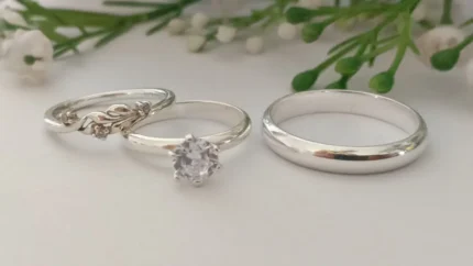 Trío de anillos de compromiso con circonia en plata italiana 925 – Estilo minimalista