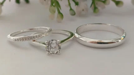 Trío de anillos de matrimonio con circonia en plata 925 – Estilo elegante