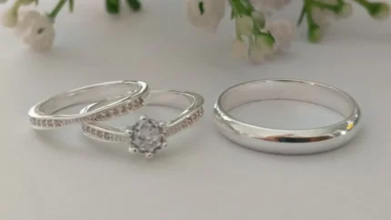 Trío de anillos de matrimonio con circonia en plata italiana 925 – Diseño clásico